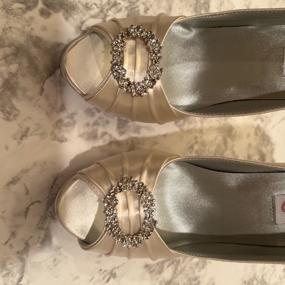 Dyeables Bridal Shoes- Champagne color with Crystal cut graphic hardware at vamp - Picture 2 of 5